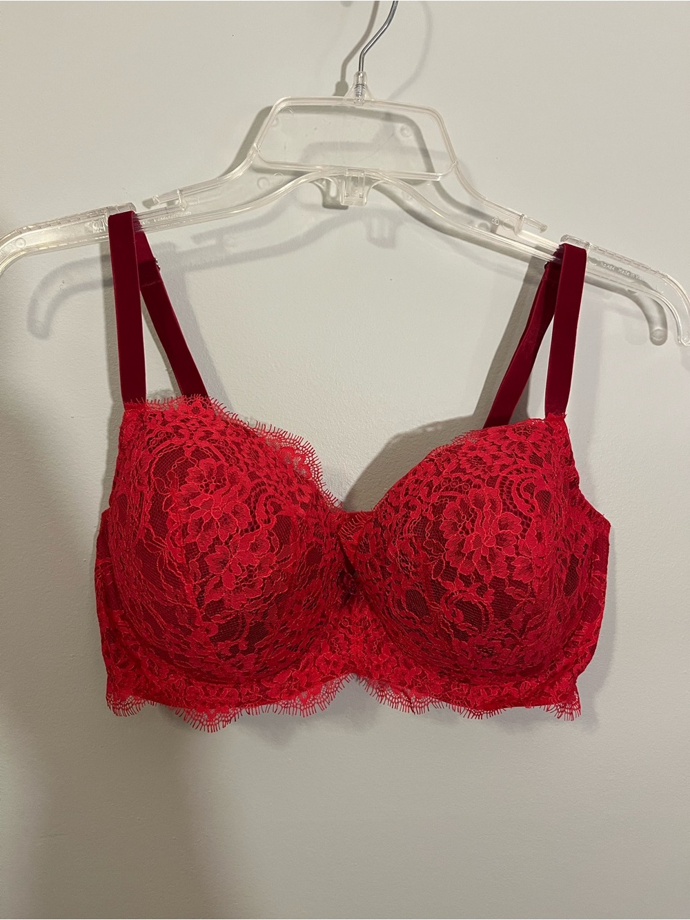 VICTORIA’S SECRET Dream Angels Red Lace Underwire Lined Demi Bra